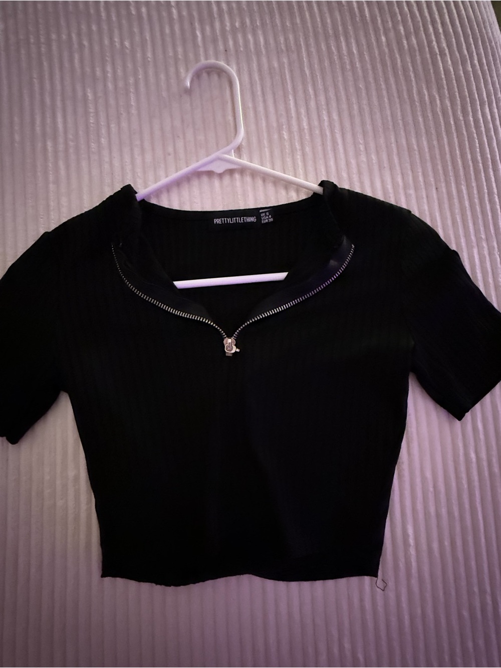 PrettyLittleThing Black Ribbed Zip Front Crop Top